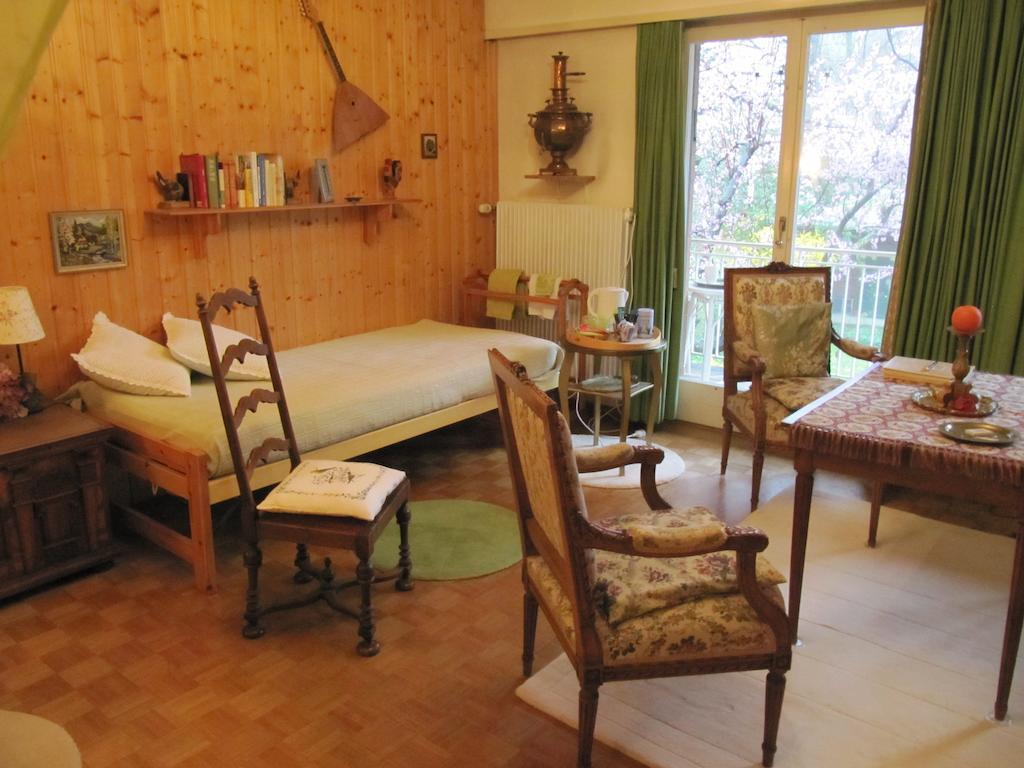Bed and Breakfast Chez Jean Et Daisy Riehen Pokoj fotografie